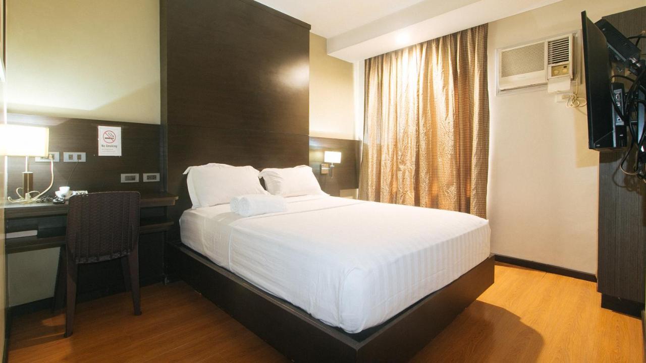 Lorenzzo Suites Hotel Makati City Ngoại thất bức ảnh