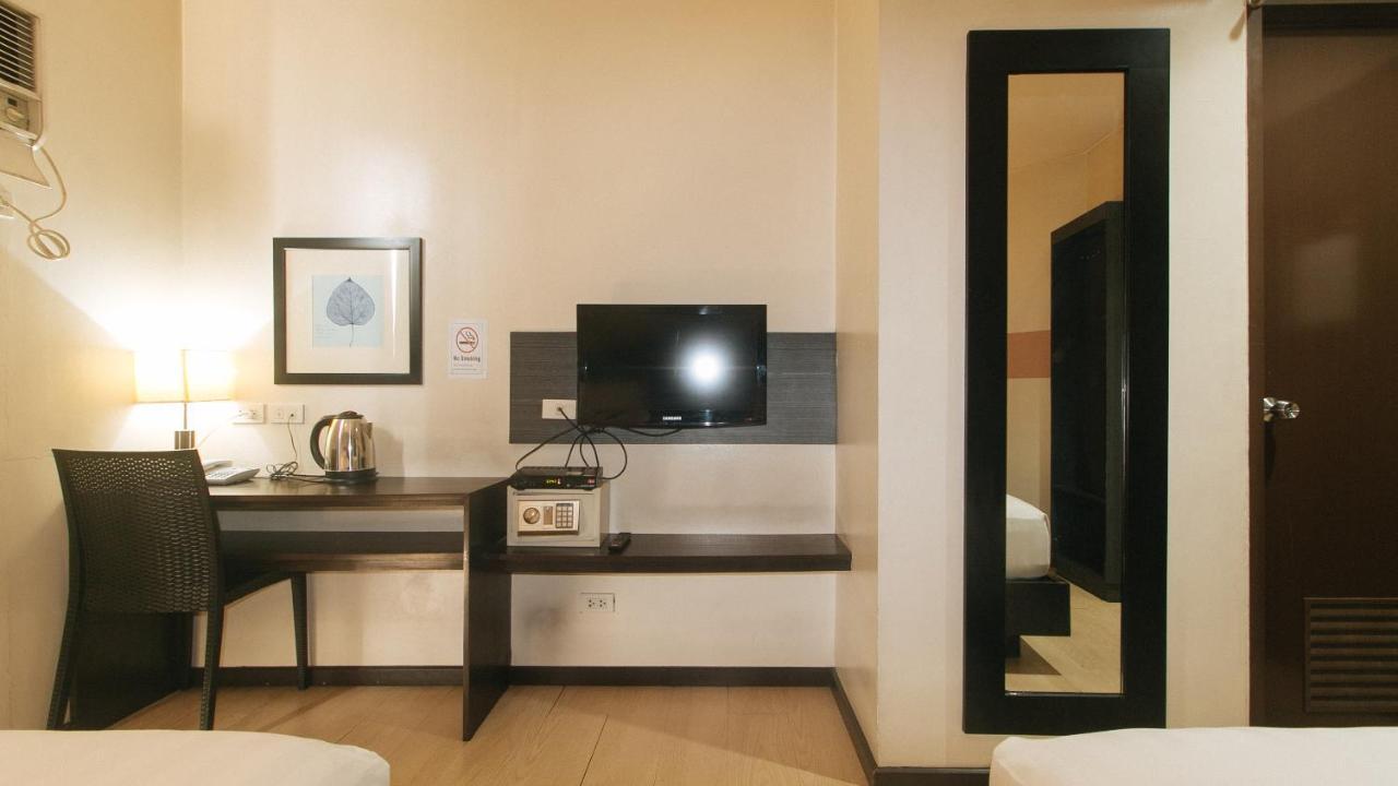 Lorenzzo Suites Hotel Makati City Ngoại thất bức ảnh